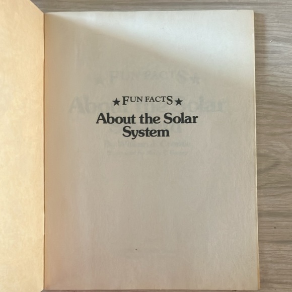 Fun facts about the solar system paperback book, vintage - Picture 2 of 10
